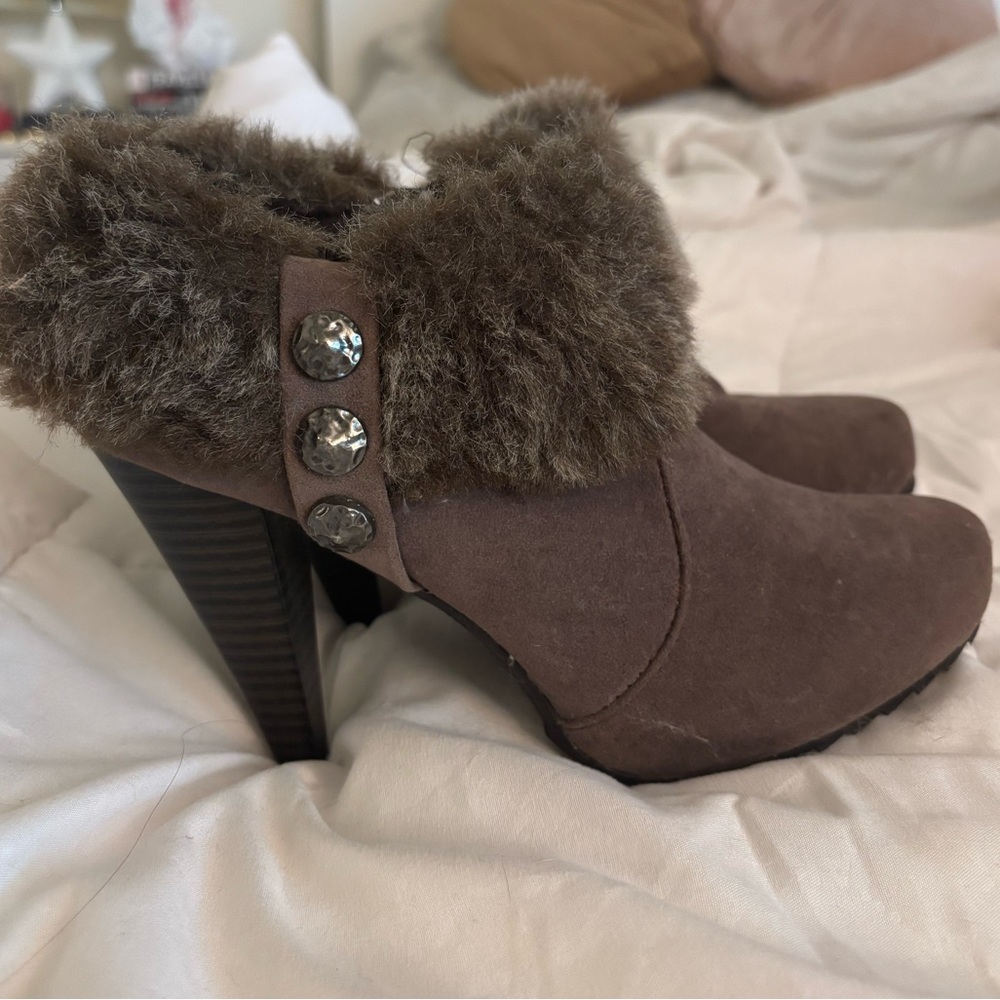 Elegant Brown Heeled Boots with Faux Fur Trim